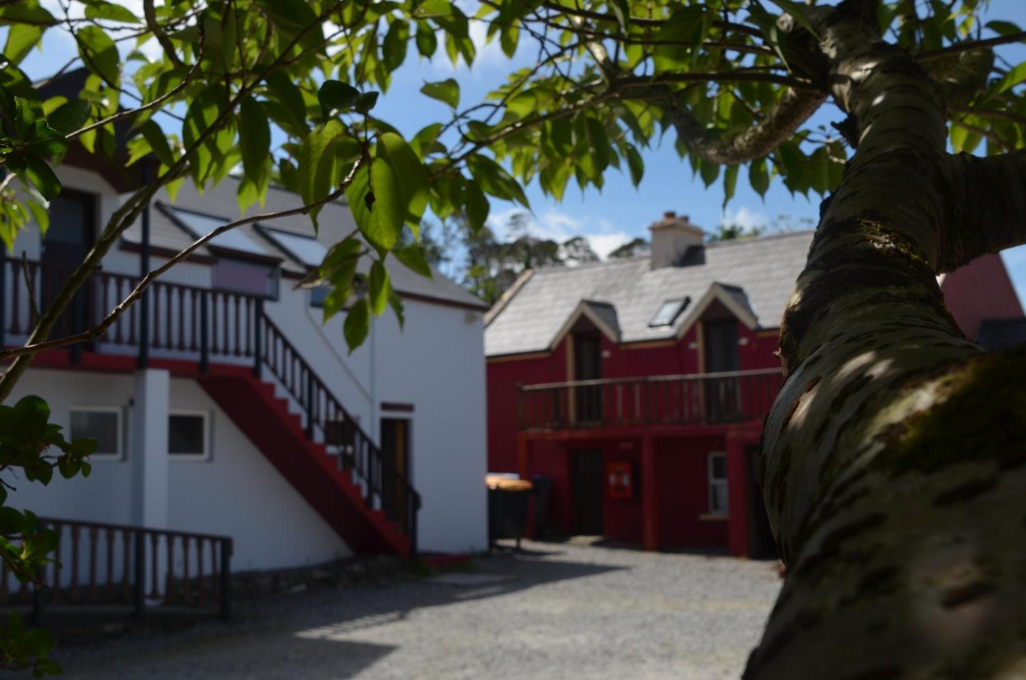 The Connemara Hostel - Sleepzone Leenaun Exteriör bild